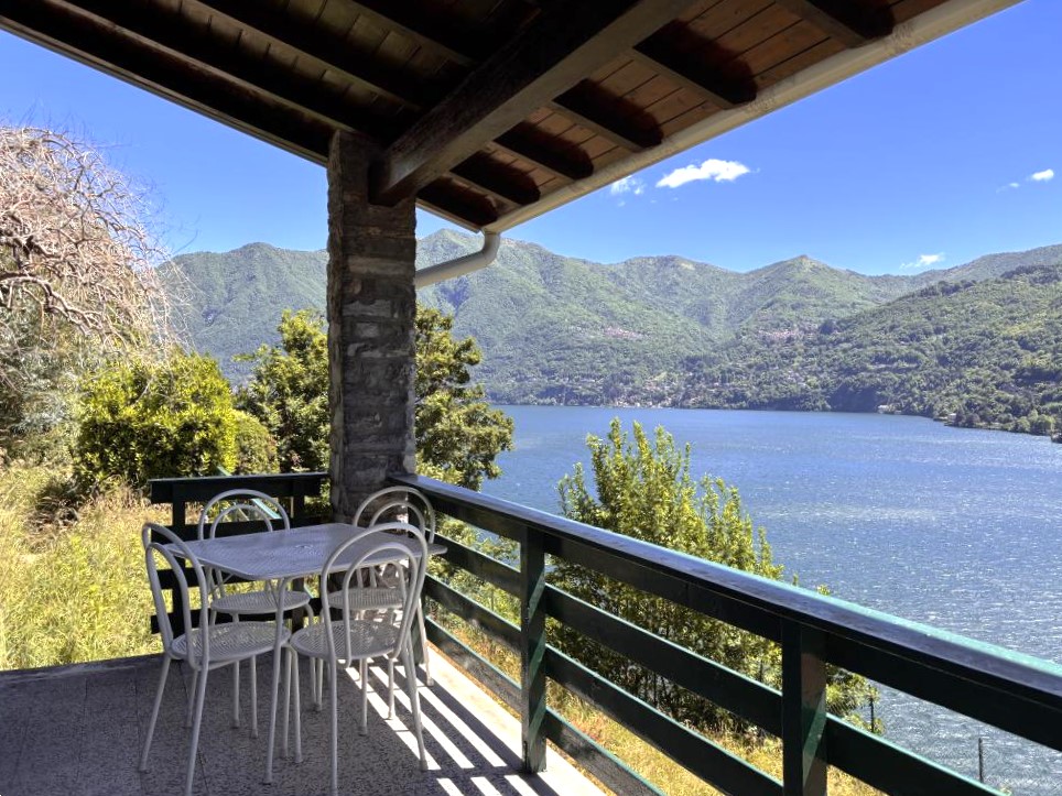 Vrijstaande woning Villino in Moltrasio met uitzicht op het Comomeer in Moltrasio