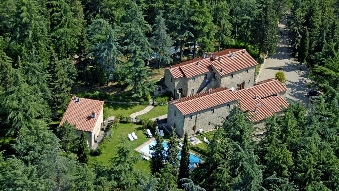 Boerderij / Rustico Borgo incantevole nel cuore del Chianti in Rada in Chianti