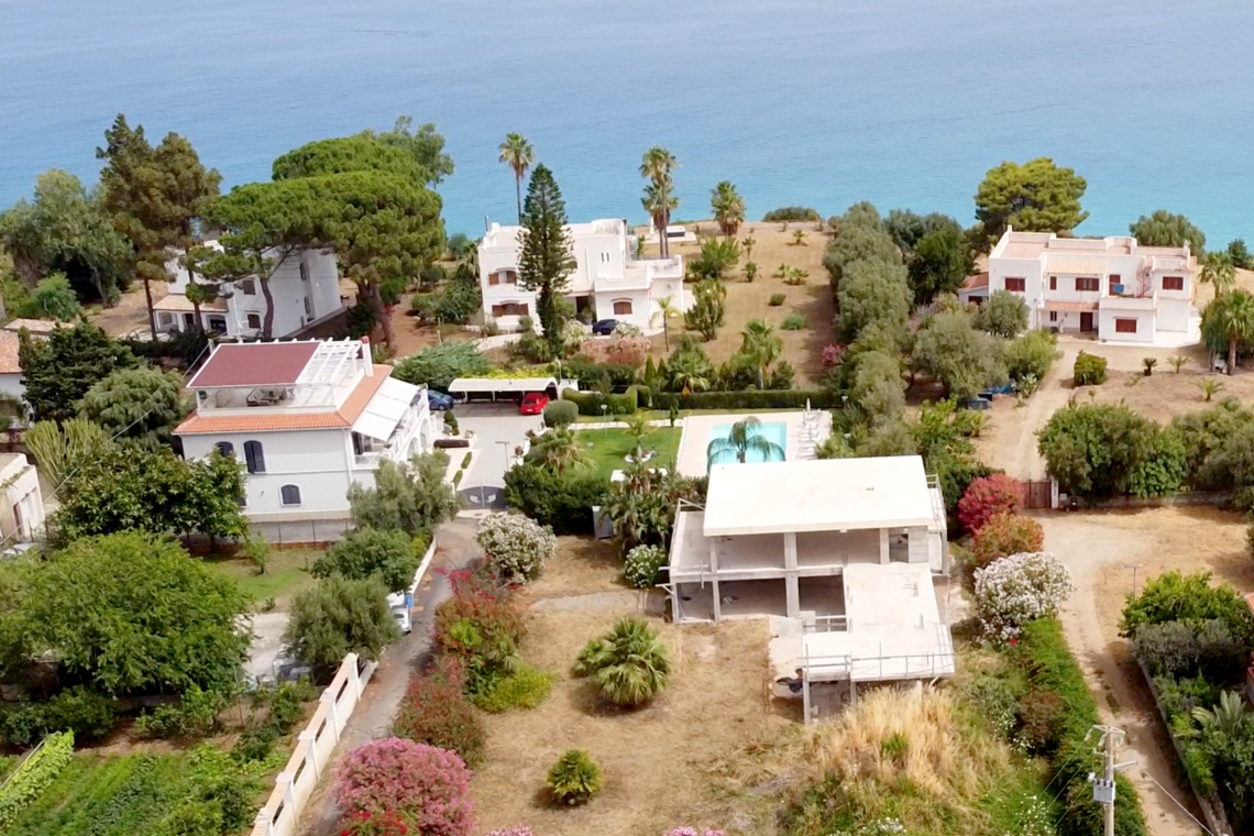 Een getransformeerde visie: Modern wonen in Tropea #villa