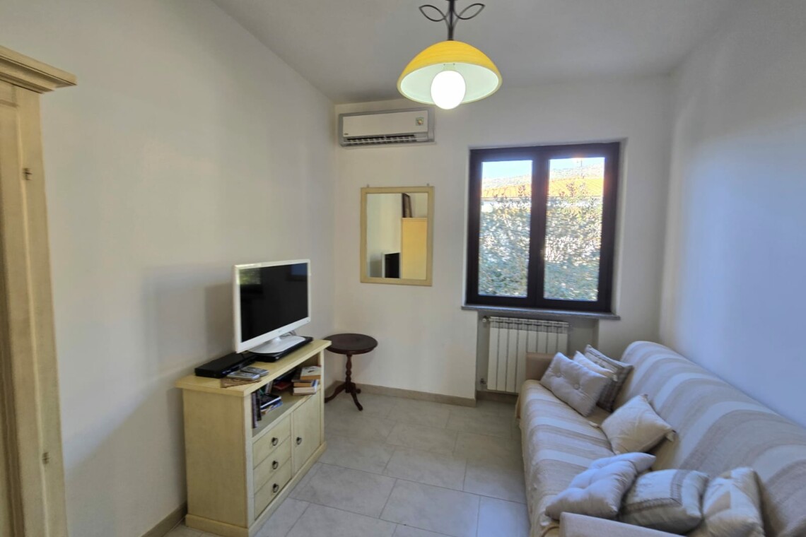 3 Bed 1 Bath Villa JOPPOLO | 300m from BeachSea | €165,000