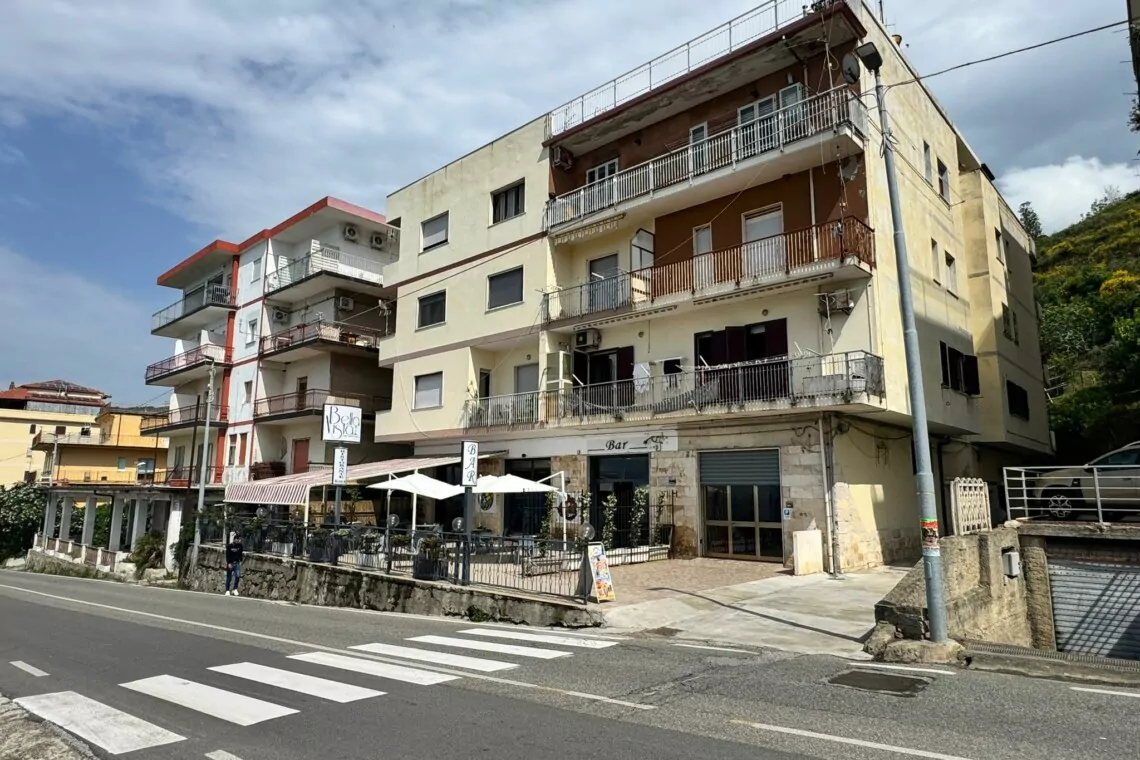 Appartement Piedigrotta Pizzo | Circa. 130m² | Renovatie Nodig | Biedingen rond €100.000 in Pizzo