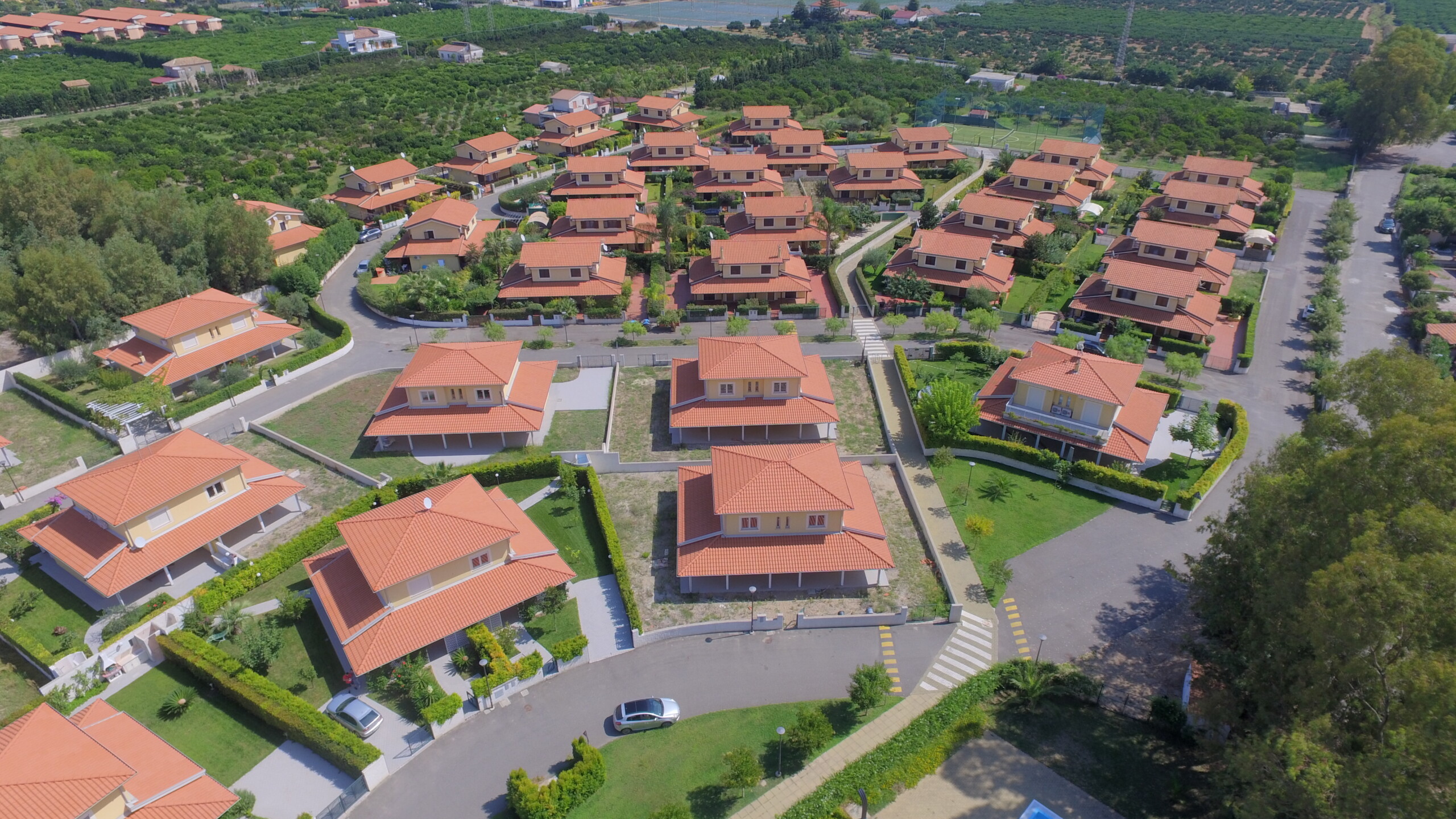 Rijtjeshuis / Tussenwoning Instapklare rijwoning met tuin en toegang tot privéstrand in Pizzo in Pizzo
